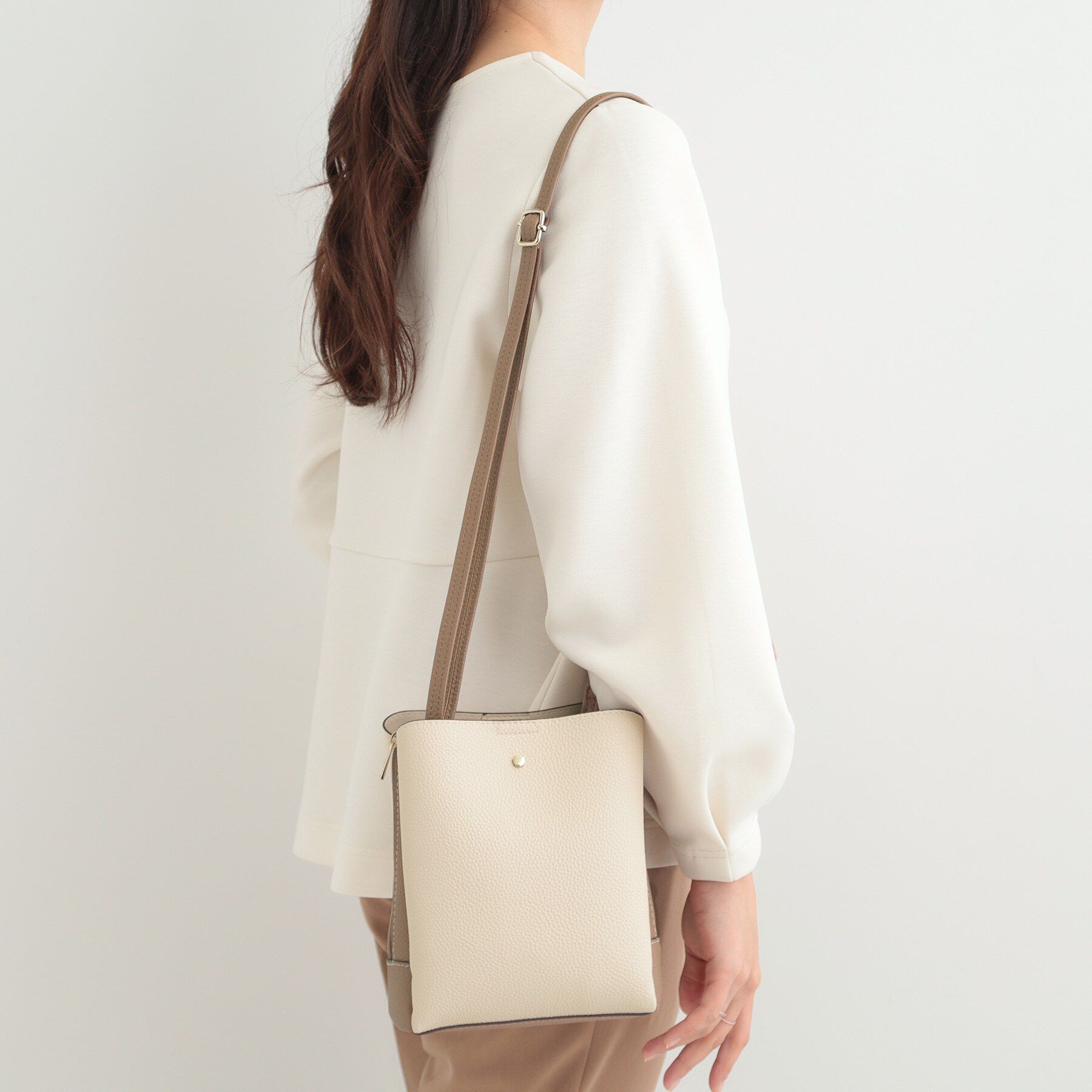 SHOO･LA･RUE「【軽量】見た目よりもたっぷり入る ふわっと軽い3層ショルダー」|ショルダー・メッセンジャー|