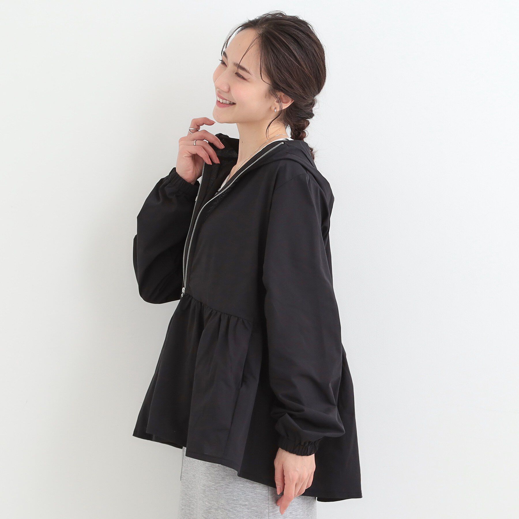 SHOO･LA･RUE「【ひんやり/S-LL/体型カバー】ペプラムフリルとゴールドパーツが女性らしい UVパーカ」|ブルゾン・スタジャン|
