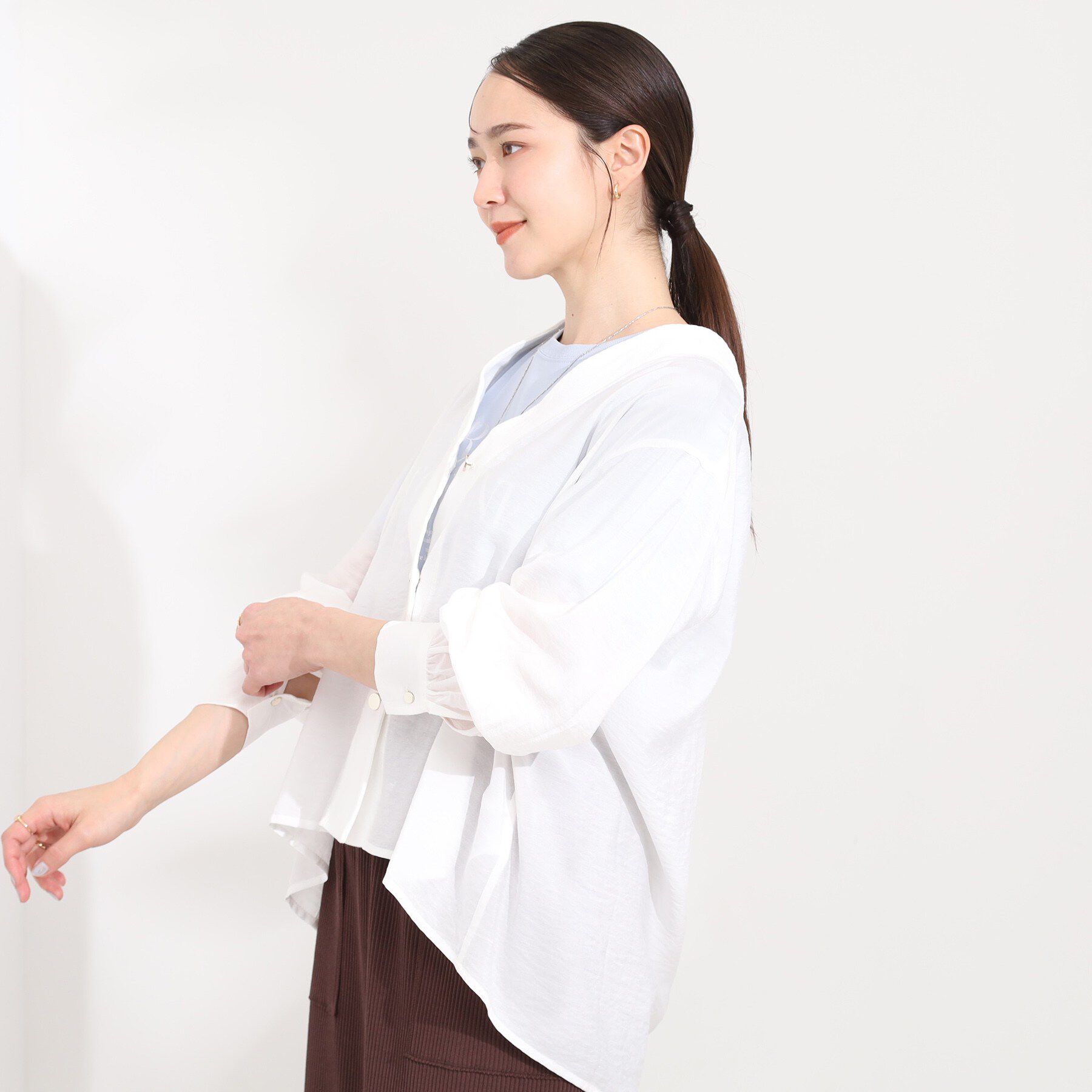 SHOO･LA･RUE「【S-LL/体型カバー/Aライン】身体のラインを拾いにくい シアーシャツカーディガン」|シャツ・ブラウス|