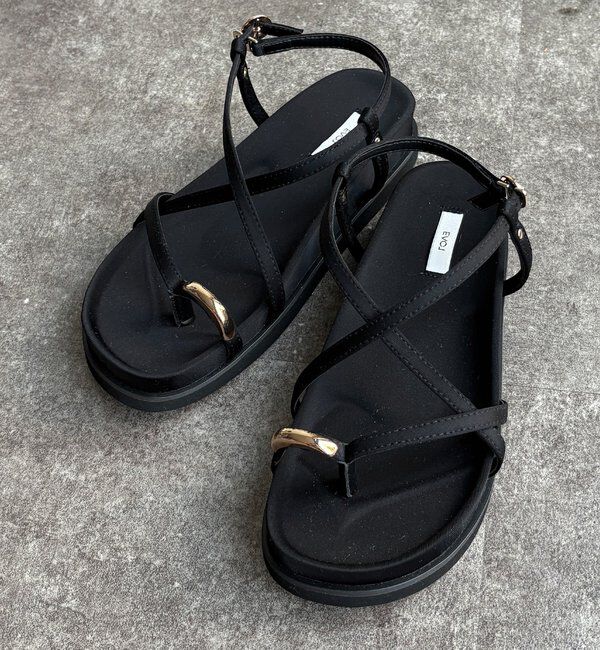  「【WEB限定】GOLDトングフラットクロスサンダル」|その他|