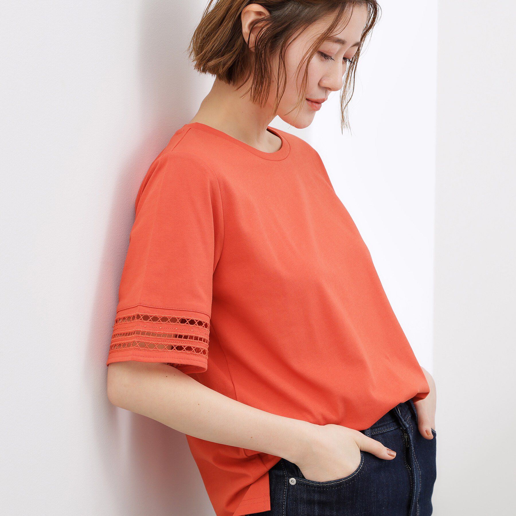 grove「【二の腕カバー/UV・ひんやり】袖口透かし刺繍Tシャツ」|Tシャツ・カットソー|レッド(061)