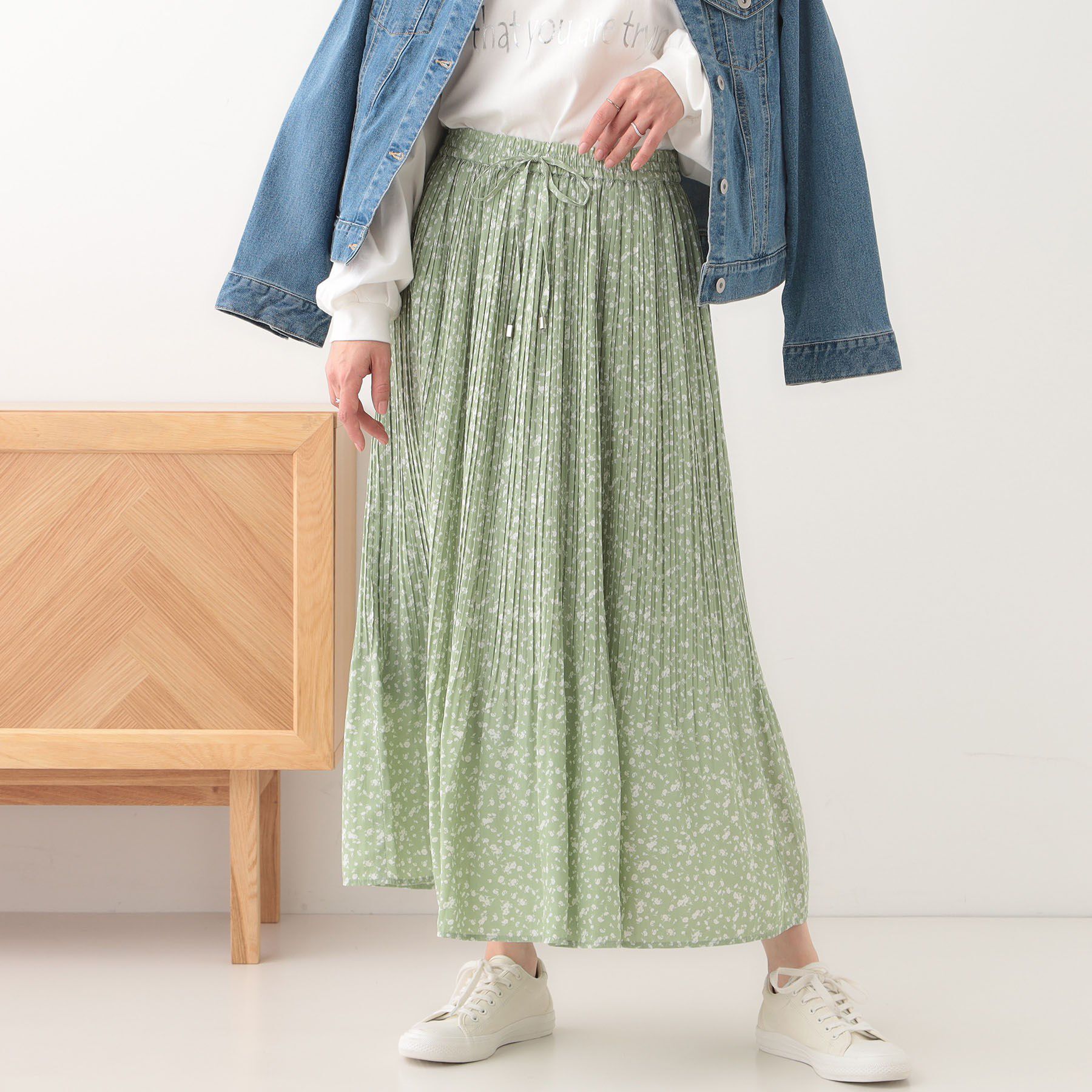 SHOO･LA･RUE「【高レビュー】広がり過ぎずすっきりと サテンプリーツスカート」|スカート|ミントグリーン(72