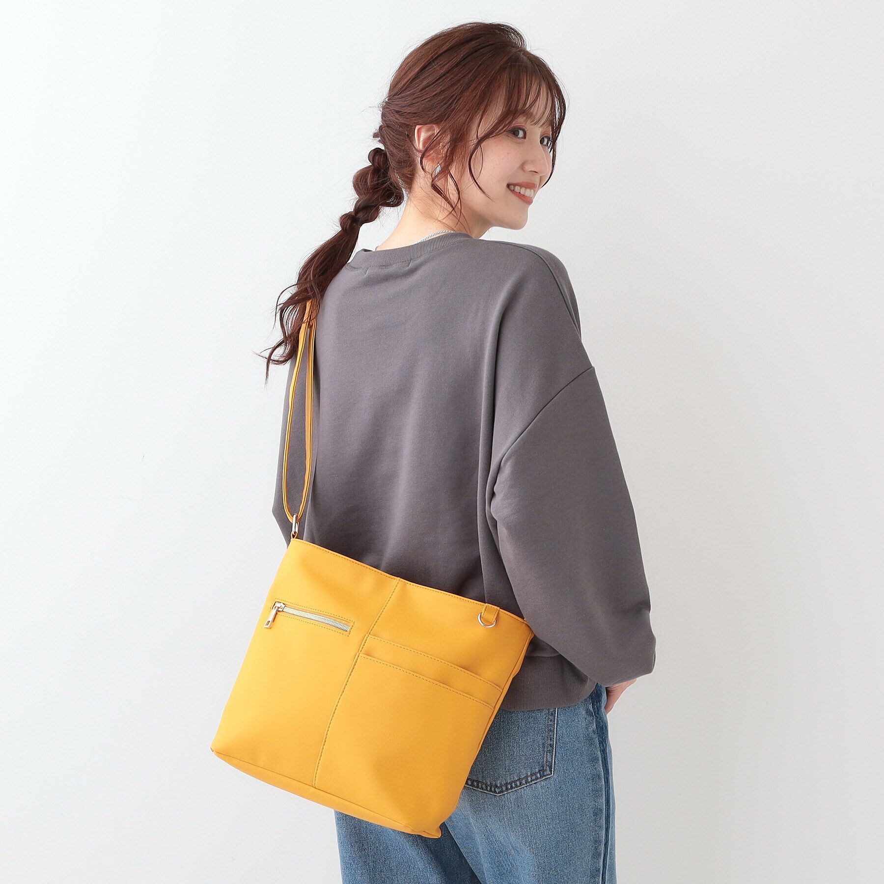 SHOO･LA･RUE「【ポケットたくさん】 フロント切り替えショルダーバッグ」|ショルダー・メッセンジャー|イエロー(032)