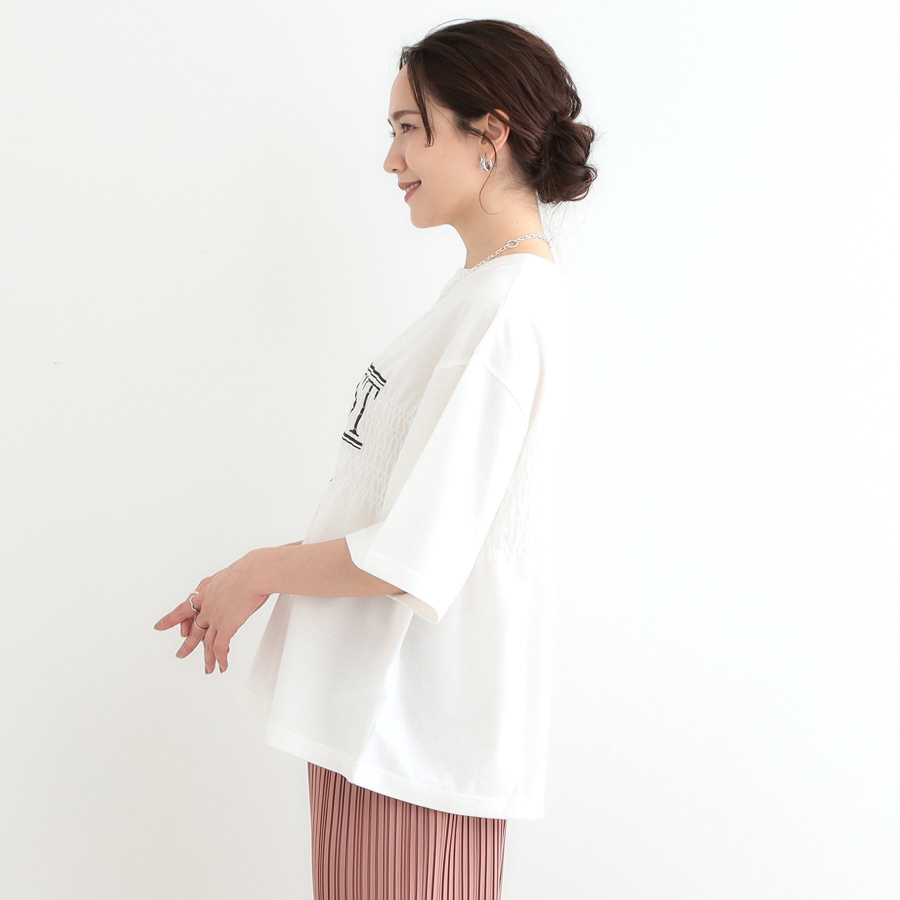 SHOO･LA･RUE「胸シャーリング ロゴTシャツ」|Tシャツ・カットソー|