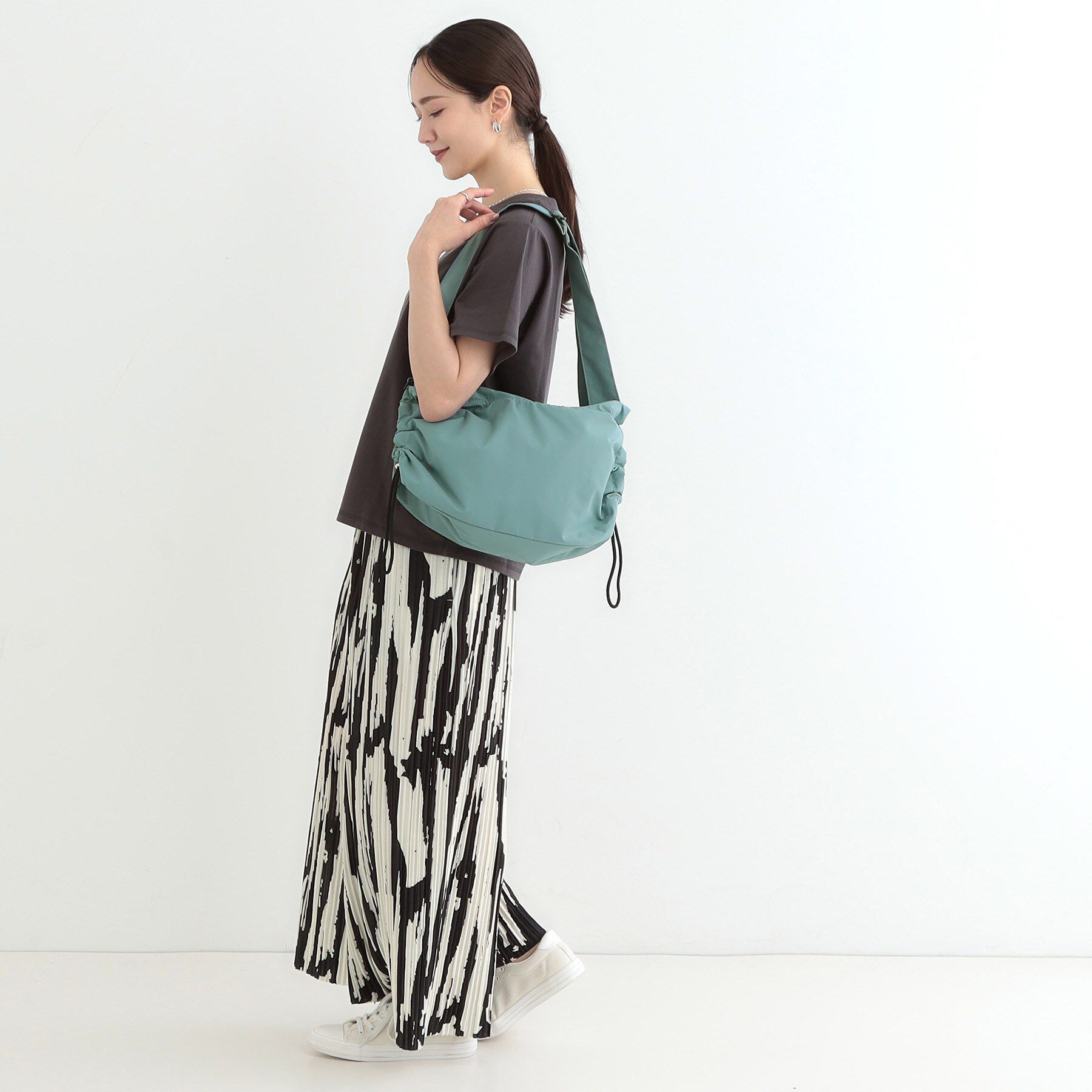 SHOO･LA･RUE「【撥水】たっぷり入る サイドドロスト ショルダーバッグ」|ショルダー・メッセンジャー|