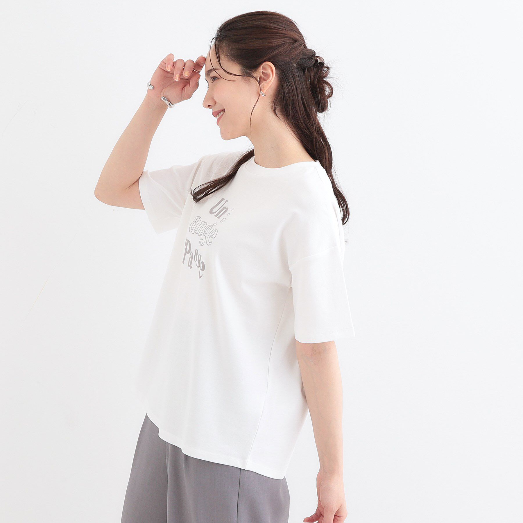 SHOO･LA･RUE「【S-LL】大人のきれいめカジュアルに フロッキーロゴTシャツ」|Tシャツ・カットソー|