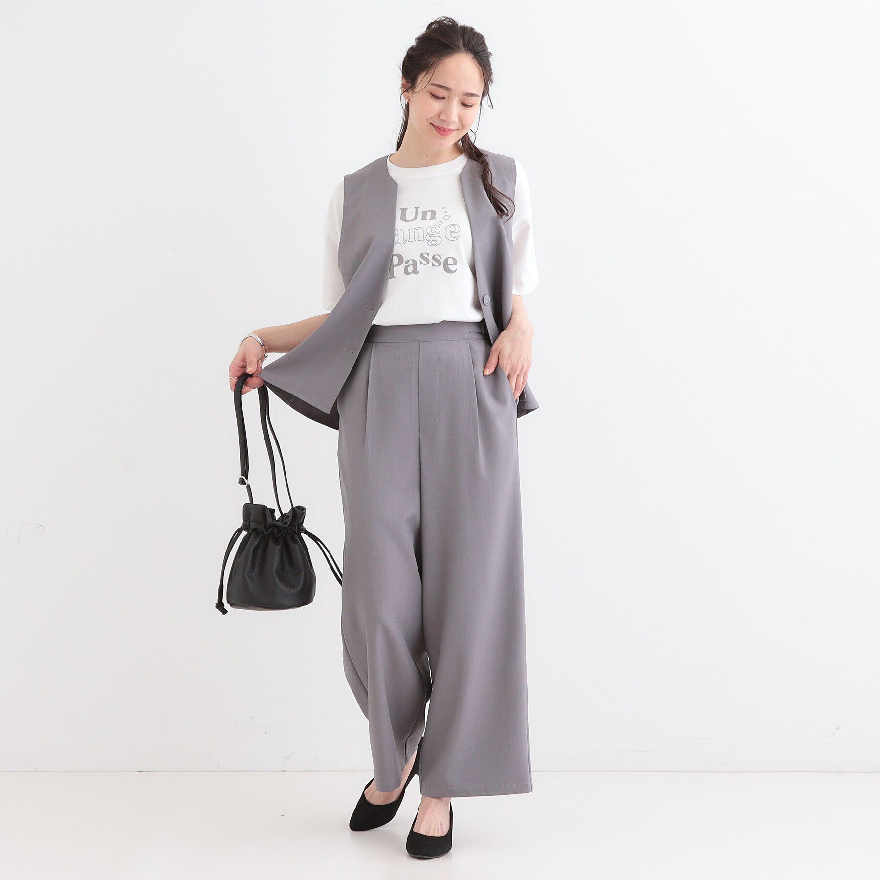SHOO･LA･RUE「【S-LL】大人のきれいめカジュアルに フロッキーロゴTシャツ」|Tシャツ・カットソー|