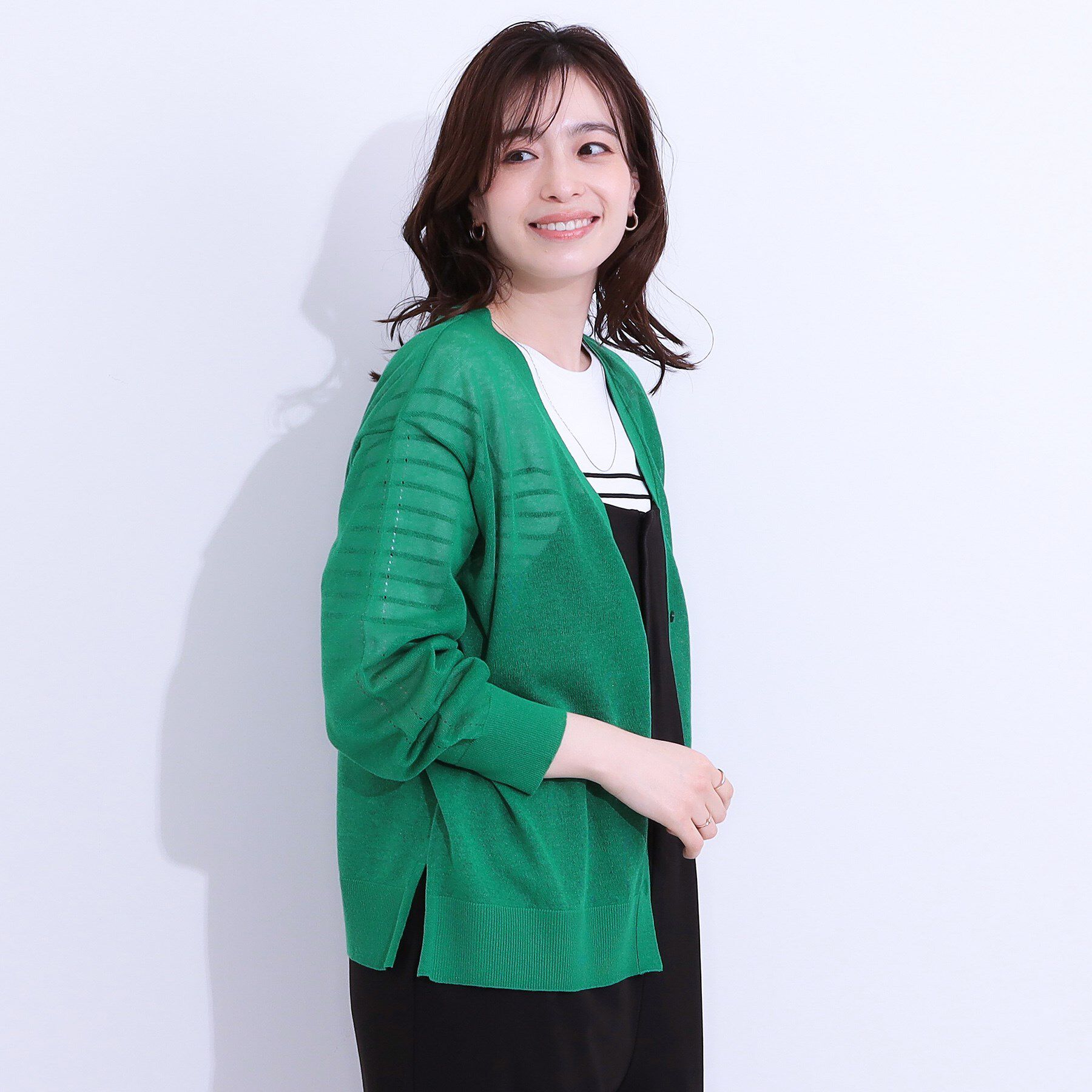 SHOO･LA･RUE「【洗える】ナチュラルなシアー感が魅力 Vネックカーディガン」|カーディガン|