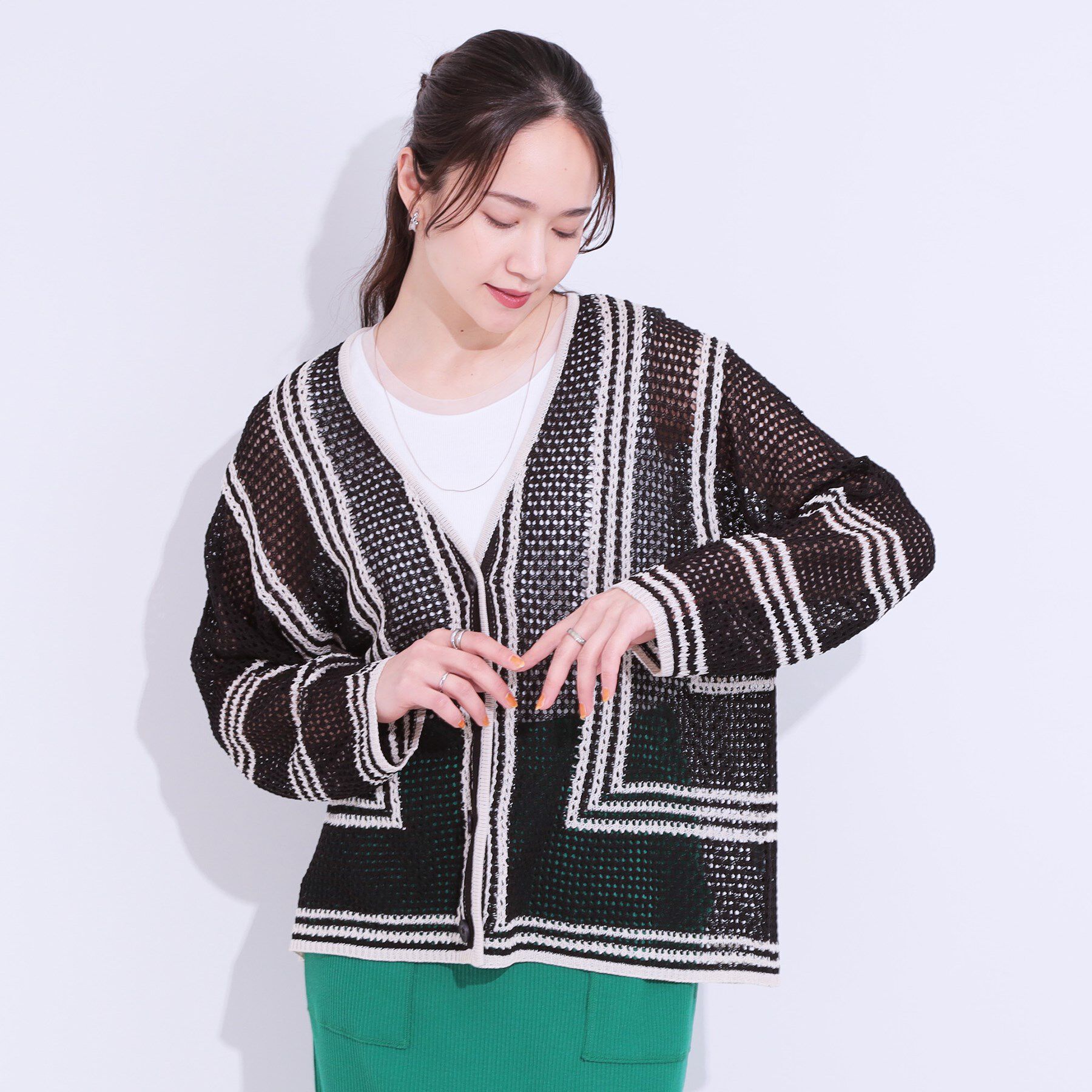 SHOO･LA･RUE「レースのような編み柄が上品 Vネックカーディガン」|カーディガン|