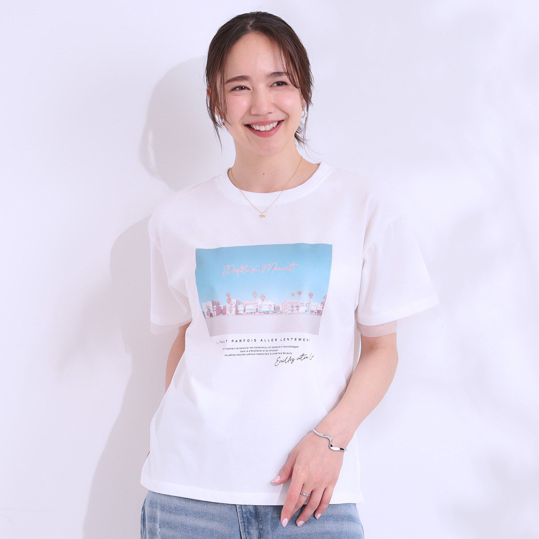 SHOO･LA･RUE「【ひんやり/UVカット】選べる3柄 お袖チュールで差をつける ロゴプリントTシャツ」|Tシャツ・カットソー|