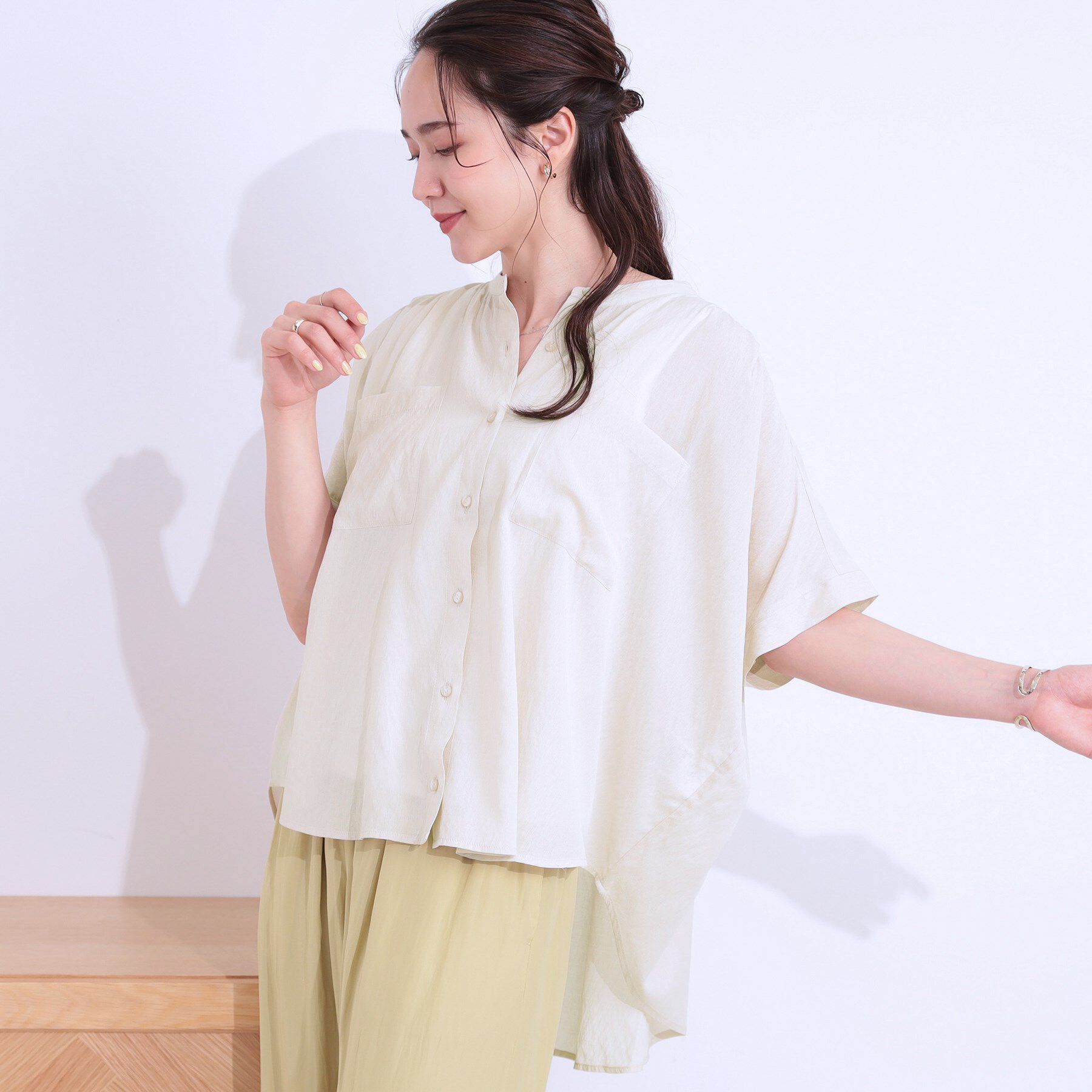 SHOO･LA･RUE「【S-LL/セットアップ可】大人のシアー感 バンドカラーブラウス」|シャツ・ブラウス|ライトベージュ(05