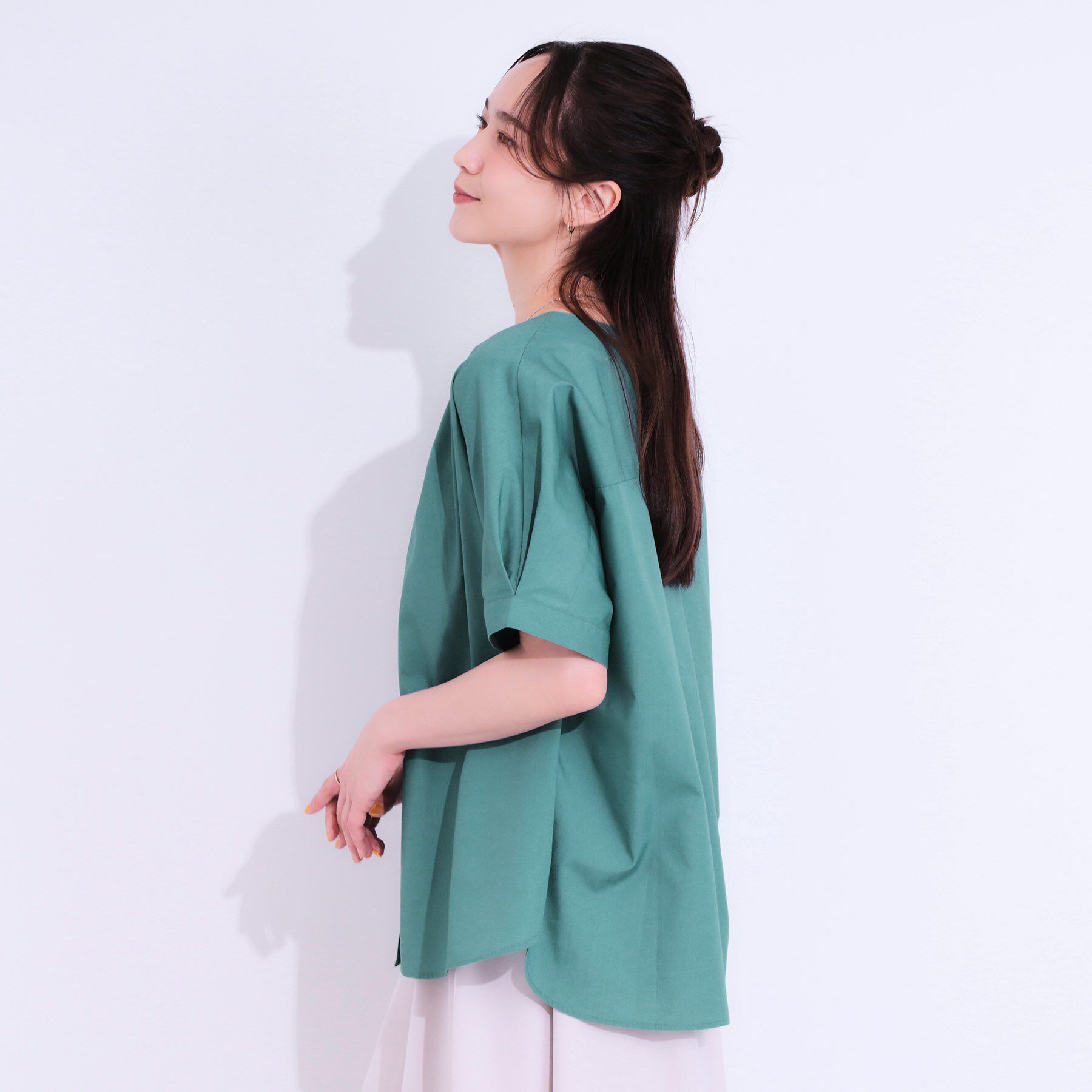 SHOO･LA･RUE「【洗える/S-LL】大人の上品シルエット タックデザイン 5分袖ブラウス」|シャツ・ブラウス|