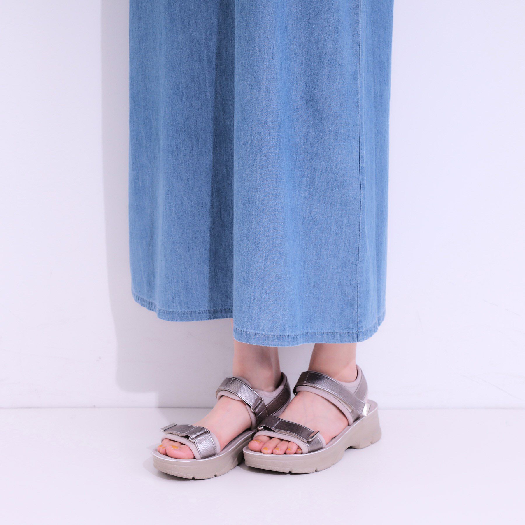 SHOO･LA･RUE「【S-LL】女性らしさ漂う ライトデニム Aラインキャミワンピース」|ワンピース|