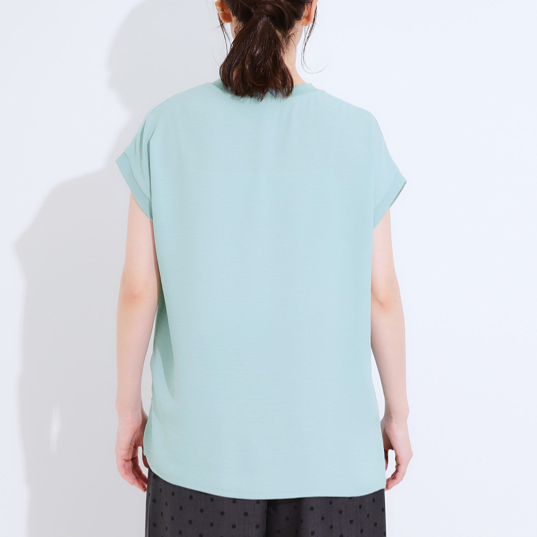 SHOO･LA･RUE「【S-LL/ひんやり/洗濯後しわになりにくい】程よいシアー感 ロゴTシャツブラウス」|シャツ・ブラウス|