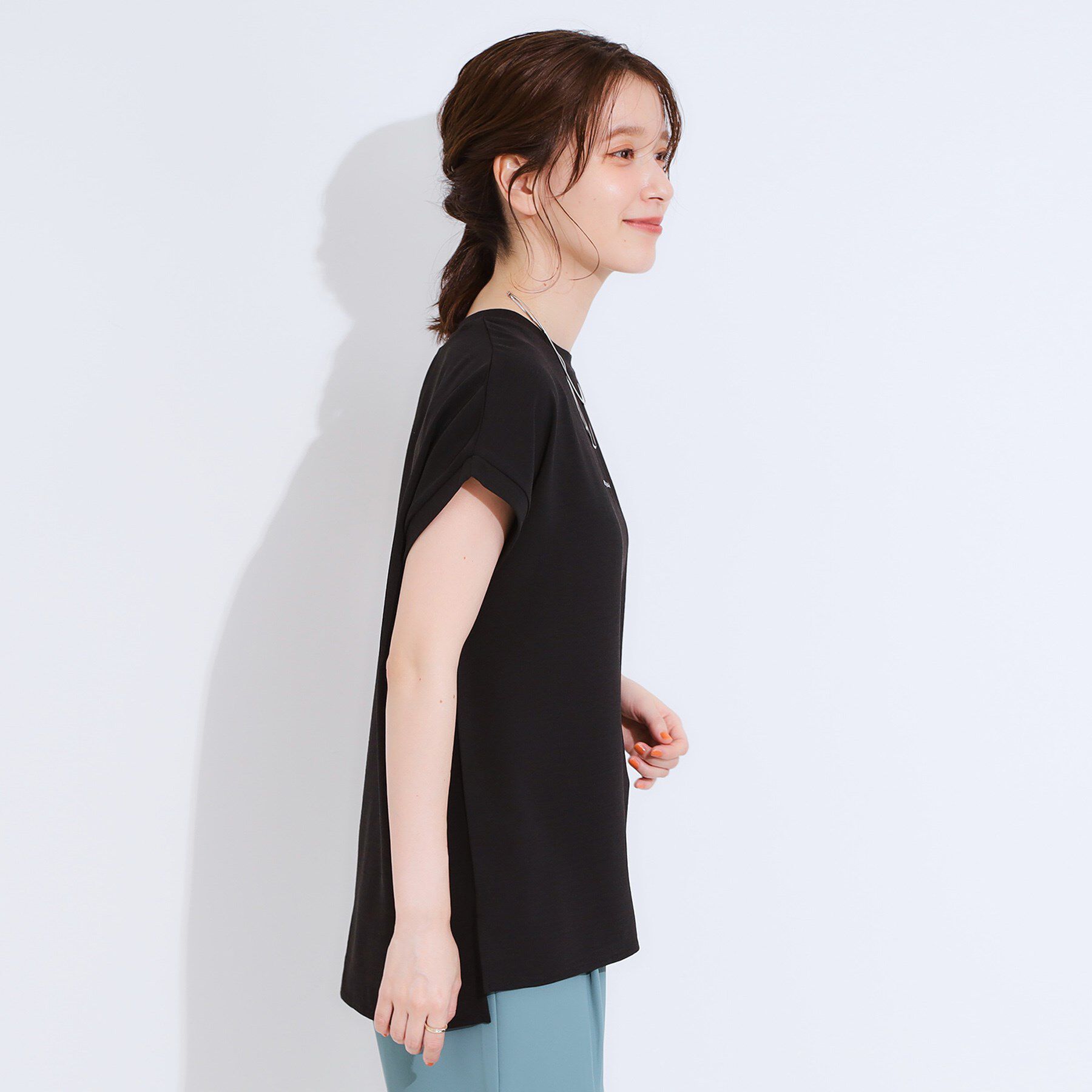 SHOO･LA･RUE「【S-LL/ひんやり/洗濯後しわになりにくい】程よいシアー感 ロゴTシャツブラウス」|シャツ・ブラウス|