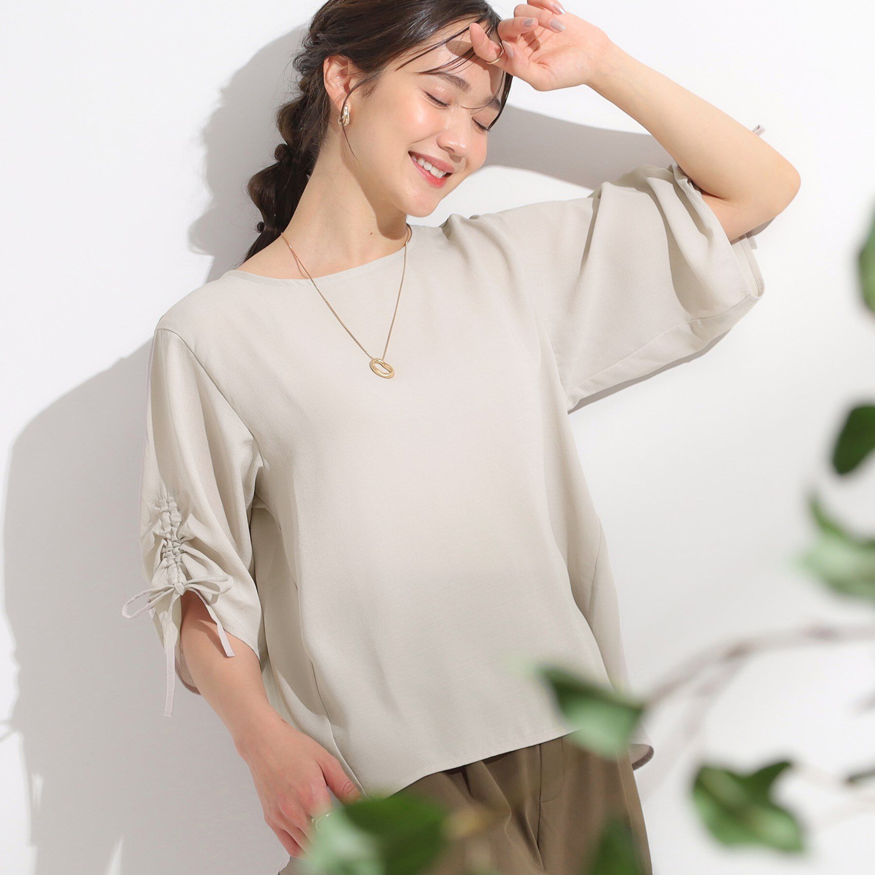 SHOO･LA･RUE「【セットアップ可/洗える/S-LL】お袖シャーリング 麻調5分袖ブラウス」|シャツ・ブラウス|ライトベージュ(05
