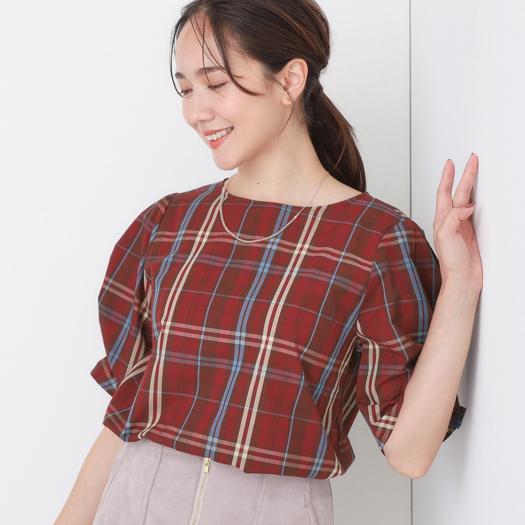 SHOO･LA･RUE「【S-LL/5分袖】お袖タックできれいに魅せる 大人のチェックブラウス」|シャツ・ブラウス|レッド(263)
