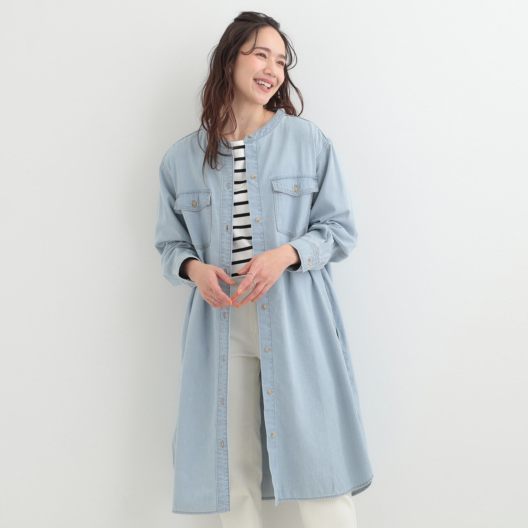 SHOO･LA･RUE「【ライトオンスデニム/S-LL/体型カバー】首元すっきり ワンピにもなるロングデニムシャツ」|ワンピース|