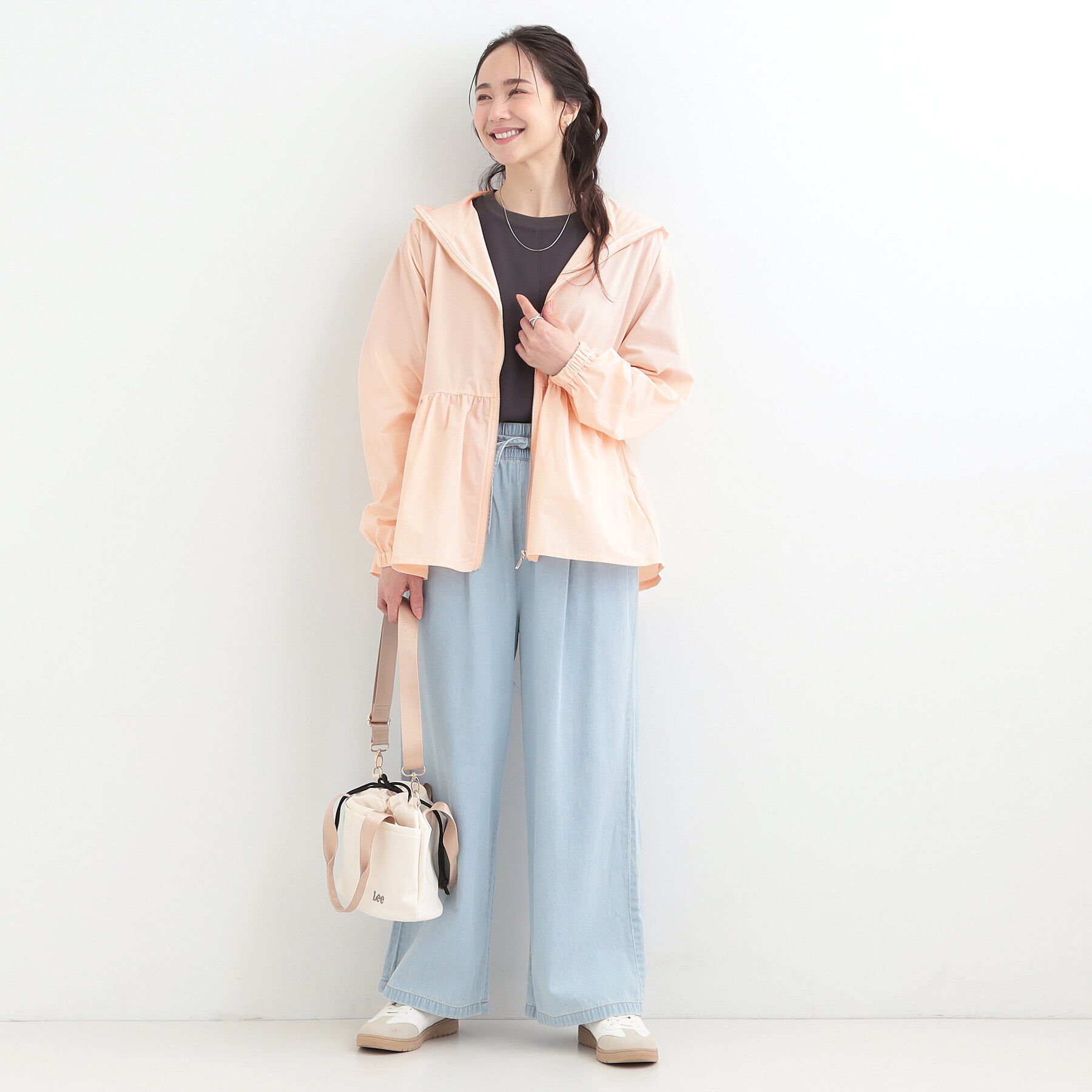 SHOO･LA･RUE「【ひんやり/S-LL/体型カバー】ペプラムフリルとゴールドパーツが女性らしい UVパーカ」|ブルゾン・スタジャン|