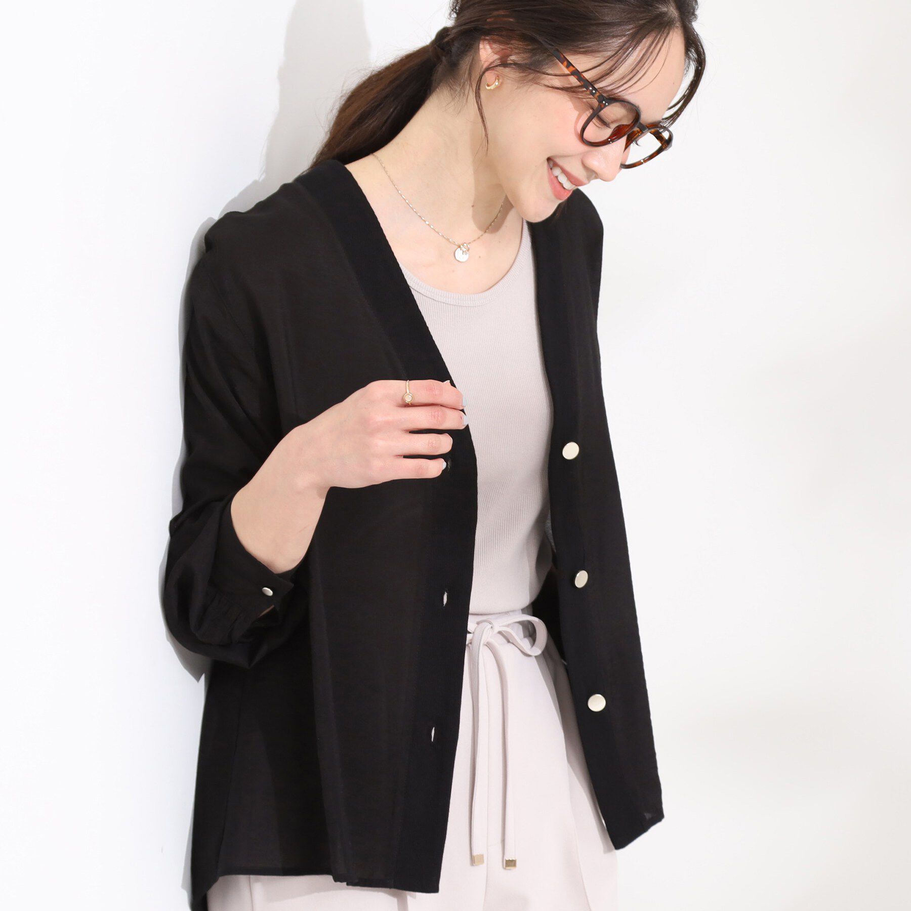 SHOO･LA･RUE「【S-LL/体型カバー/Aライン】身体のラインを拾いにくい シアーシャツカーディガン」|シャツ・ブラウス|ブラック(019)