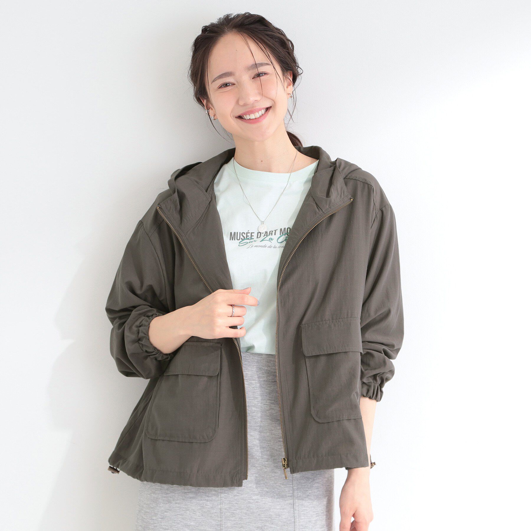 SHOO･LA･RUE「【S-LL/UV】季節の変わり目に ゴールドパーツが上品なフード付きブルゾン」|ブルゾン・スタジャン|