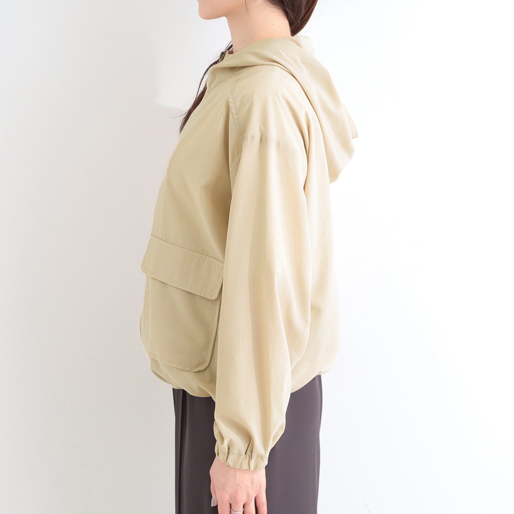 SHOO･LA･RUE「【S-LL/UV】季節の変わり目に ゴールドパーツが上品なフード付きブルゾン」|ブルゾン・スタジャン|