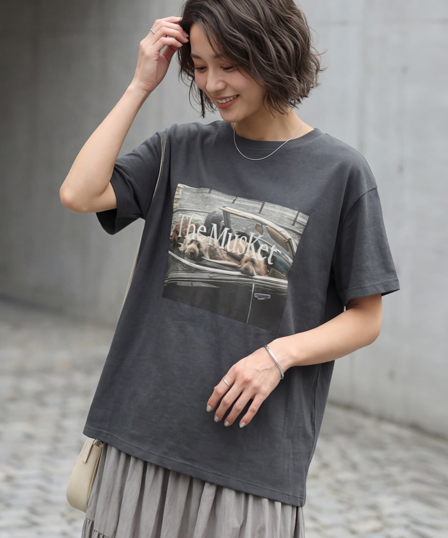 STYLE DELI「【LUXE】dogsフォトプリントさら編みTシャツ」|Tシャツ・カットソー|チャコール