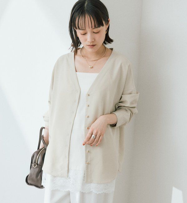  「【ドレープ感が女性らしい印象に】メタルボタンノーカラーブラウス」|シャツ・ブラウス|