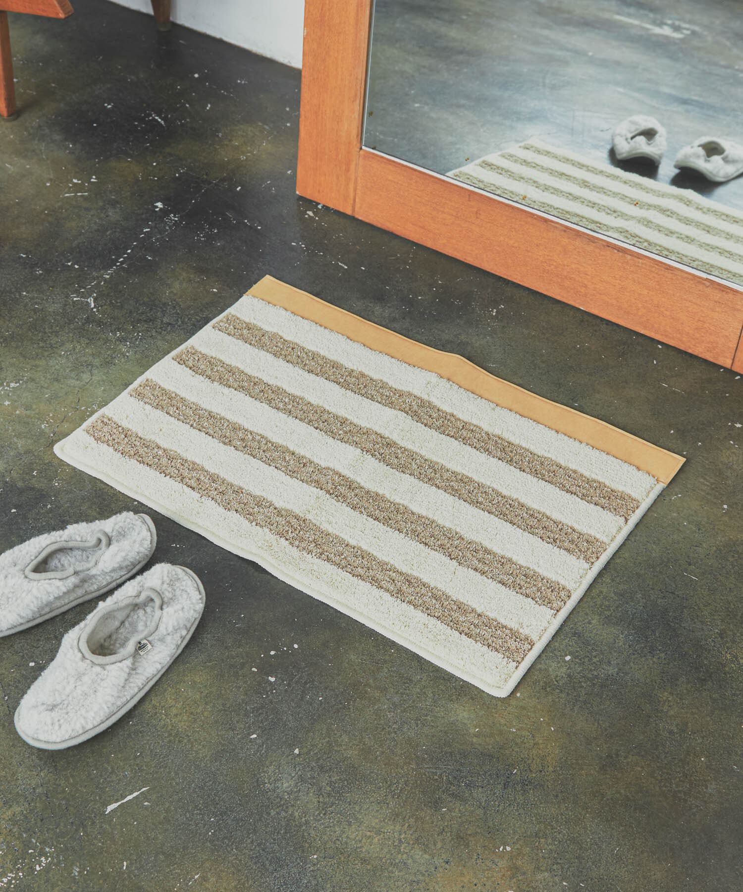 URBAN RESEARCH DOORS「『洗濯可』calmland　フロアラグ 46&times;70」|クッション・クッションカバー|ブラウン