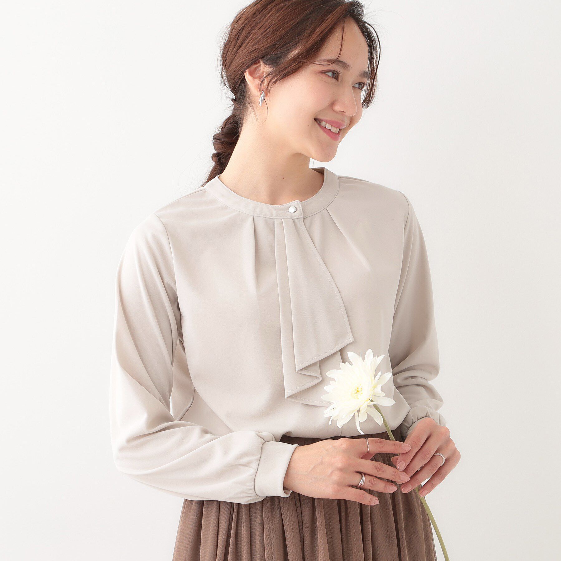 SHOO･LA･RUE「【洗える/S-LL/洗濯後しわになりにくい】ブラウス見えボウタイ風トップス」|Tシャツ・カットソー|ベージュ(052)