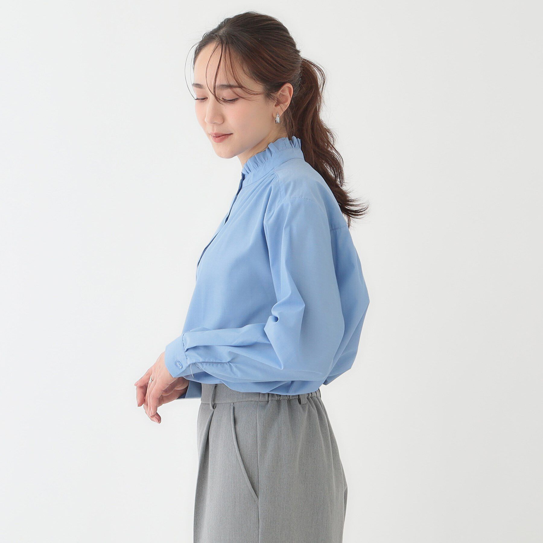 SHOO･LA･RUE「すっきり好印象 フリルスタンドブラウス」|シャツ・ブラウス|