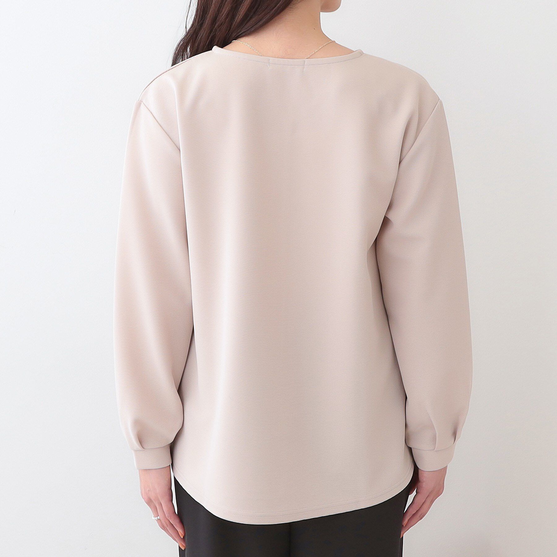 SHOO･LA･RUE「【S-LL/2点セット】大人の上品シルエット アクセ付き Vネックトップス」|シャツ・ブラウス|