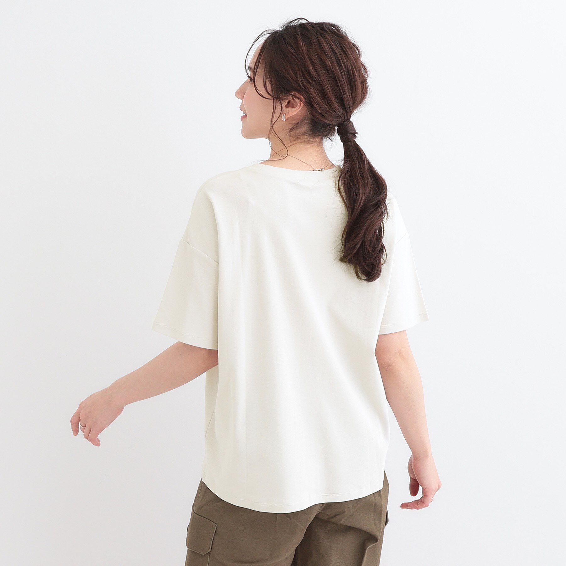 SHOO･LA･RUE「【S-LL】大人のきれいめカジュアルに フロッキーロゴTシャツ」|Tシャツ・カットソー|