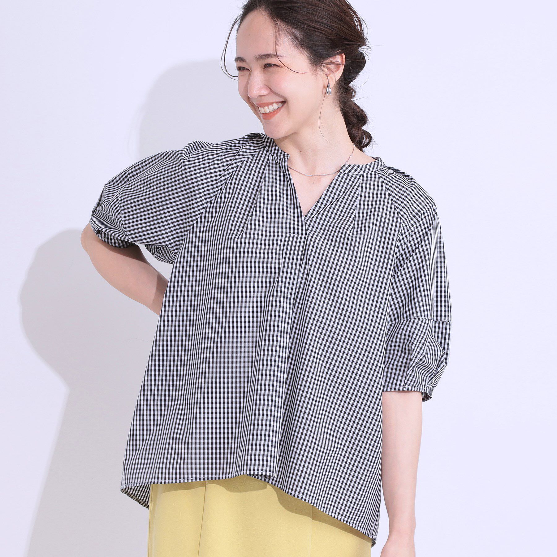 SHOO･LA･RUE「【洗える/S-LL】洗濯後しわになりにくい 5分袖スキッパーブラウス」|シャツ・ブラウス|ブラック(219)