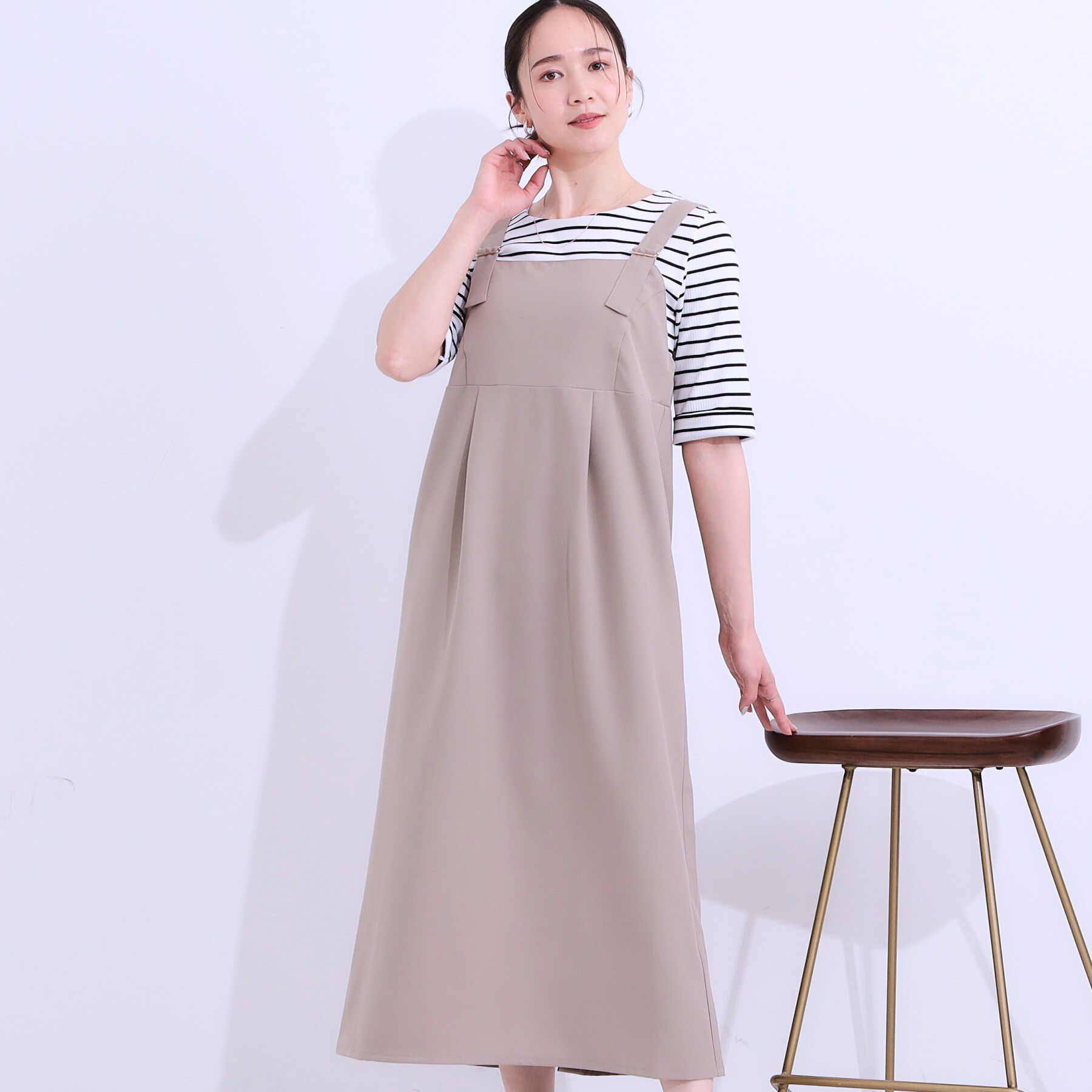SHOO･LA･RUE「【S-LL/肩紐調整可能】Iラインシルエットですっきりと タック切替ジャンドレ」|ワンピース|ベージュ(052)