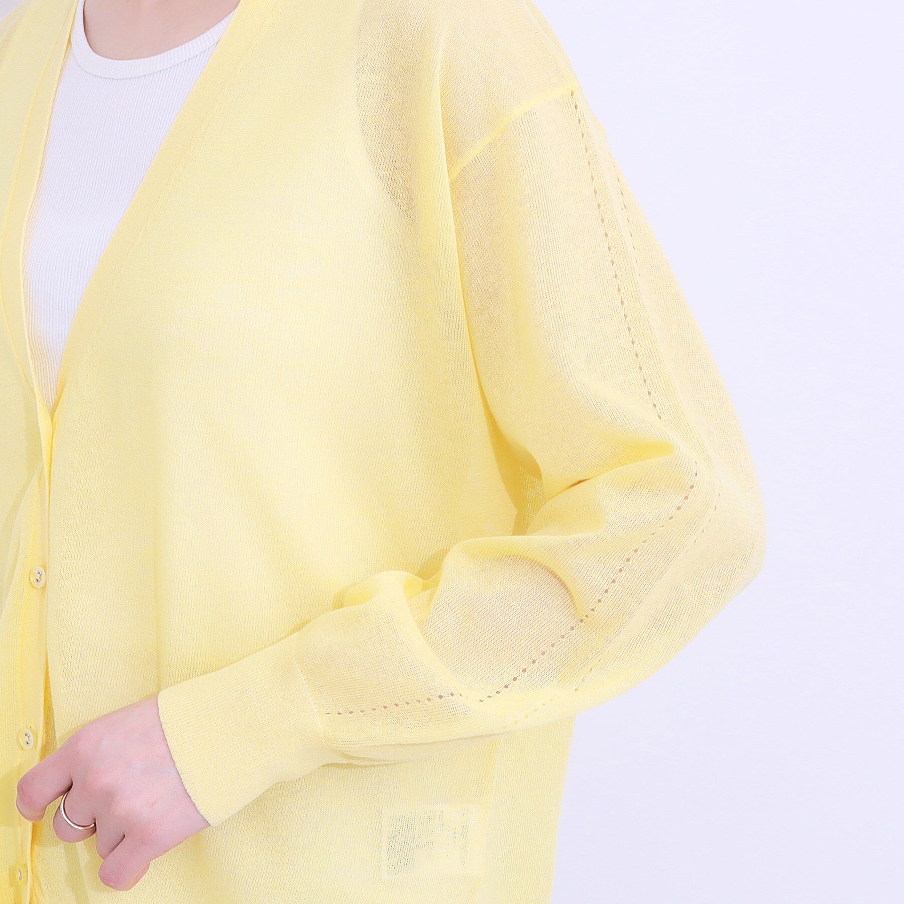 SHOO･LA･RUE「【洗える】ナチュラルなシアー感が魅力 Vネックカーディガン」|カーディガン|