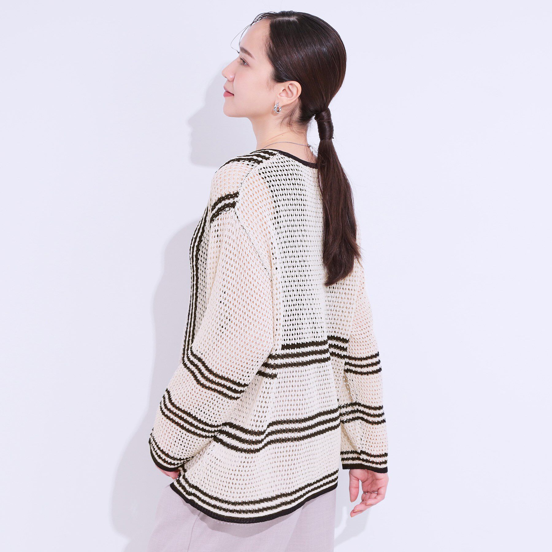 SHOO･LA･RUE「レースのような編み柄が上品 Vネックカーディガン」|カーディガン|