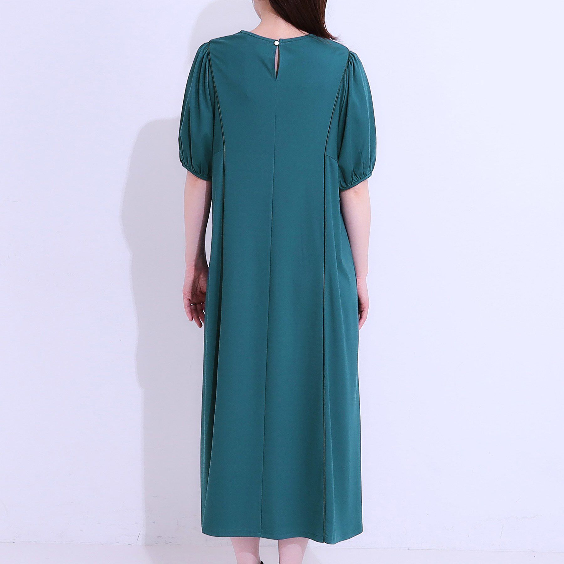 SHOO･LA･RUE「【ひんやり/S-LL】微配色ラインですっきり見え 大人のためのワンピース」|ワンピース|