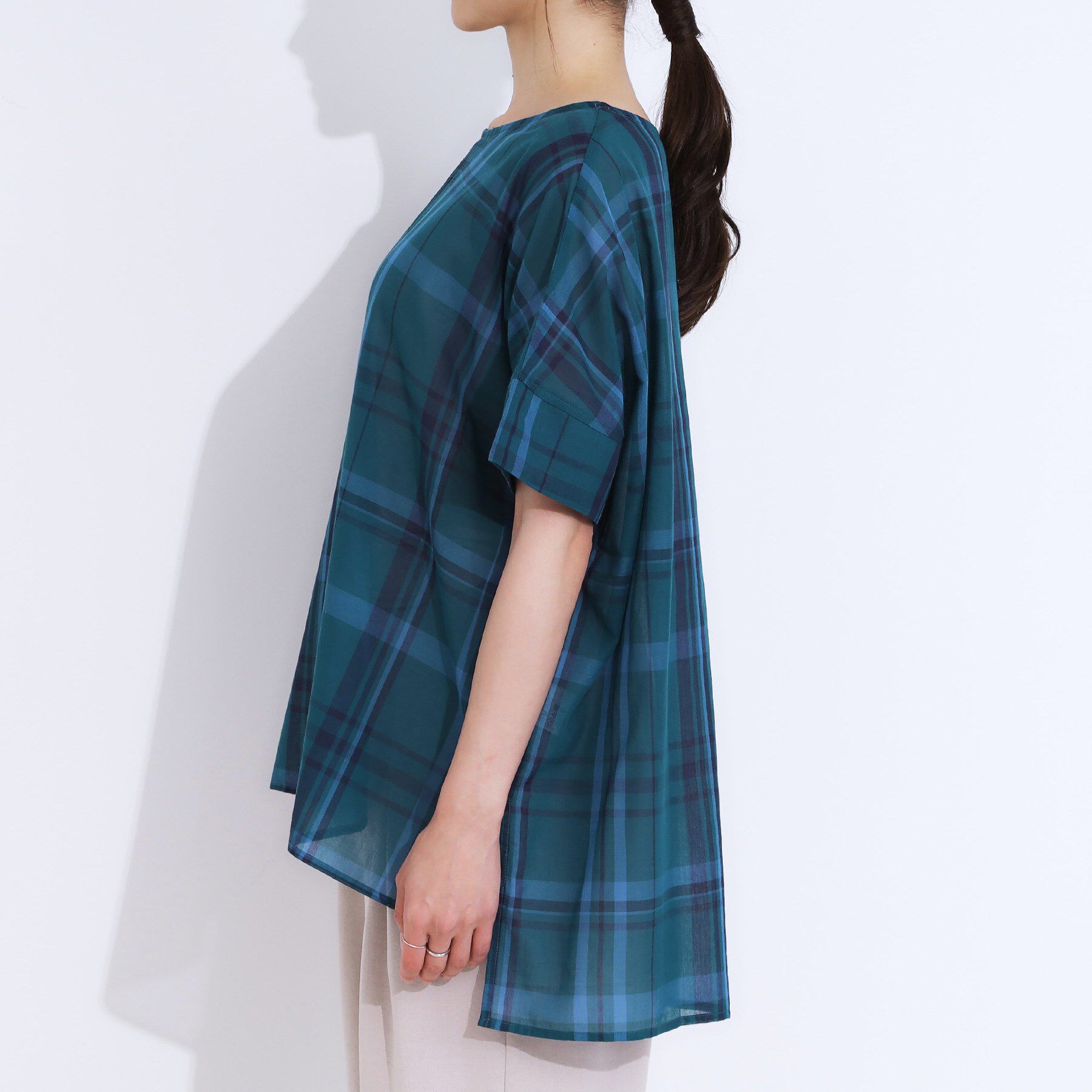 SHOO･LA･RUE「【S-LL/体型カバー】インせず着られる ポンチョシルエット シアーチェックブラウス」|シャツ・ブラウス|