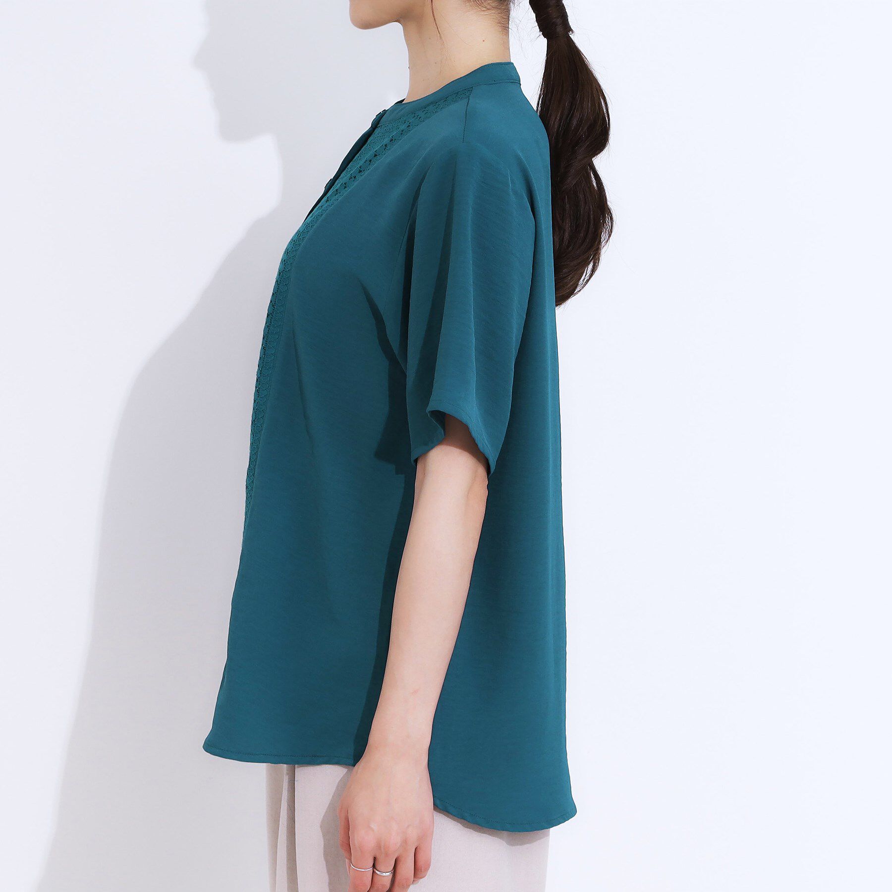 SHOO･LA･RUE「【S-LL】さらりと大人上品 レース切替半袖ブラウス」|シャツ・ブラウス|