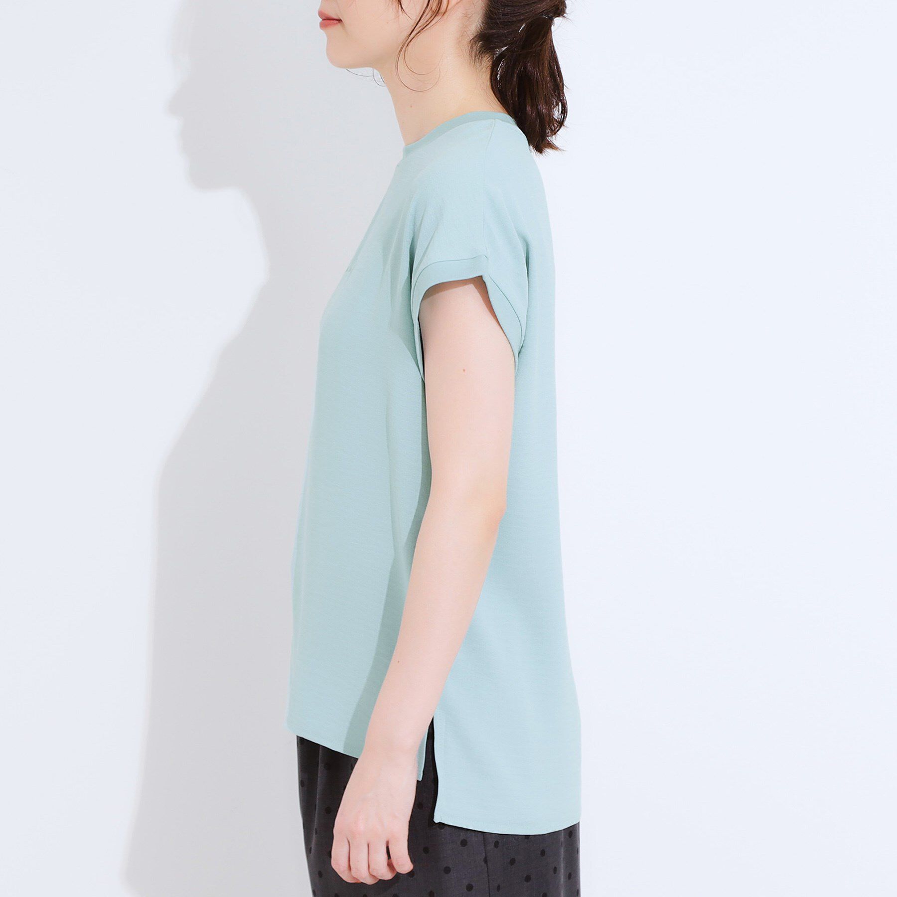 SHOO･LA･RUE「【S-LL/ひんやり/洗濯後しわになりにくい】程よいシアー感 ロゴTシャツブラウス」|シャツ・ブラウス|