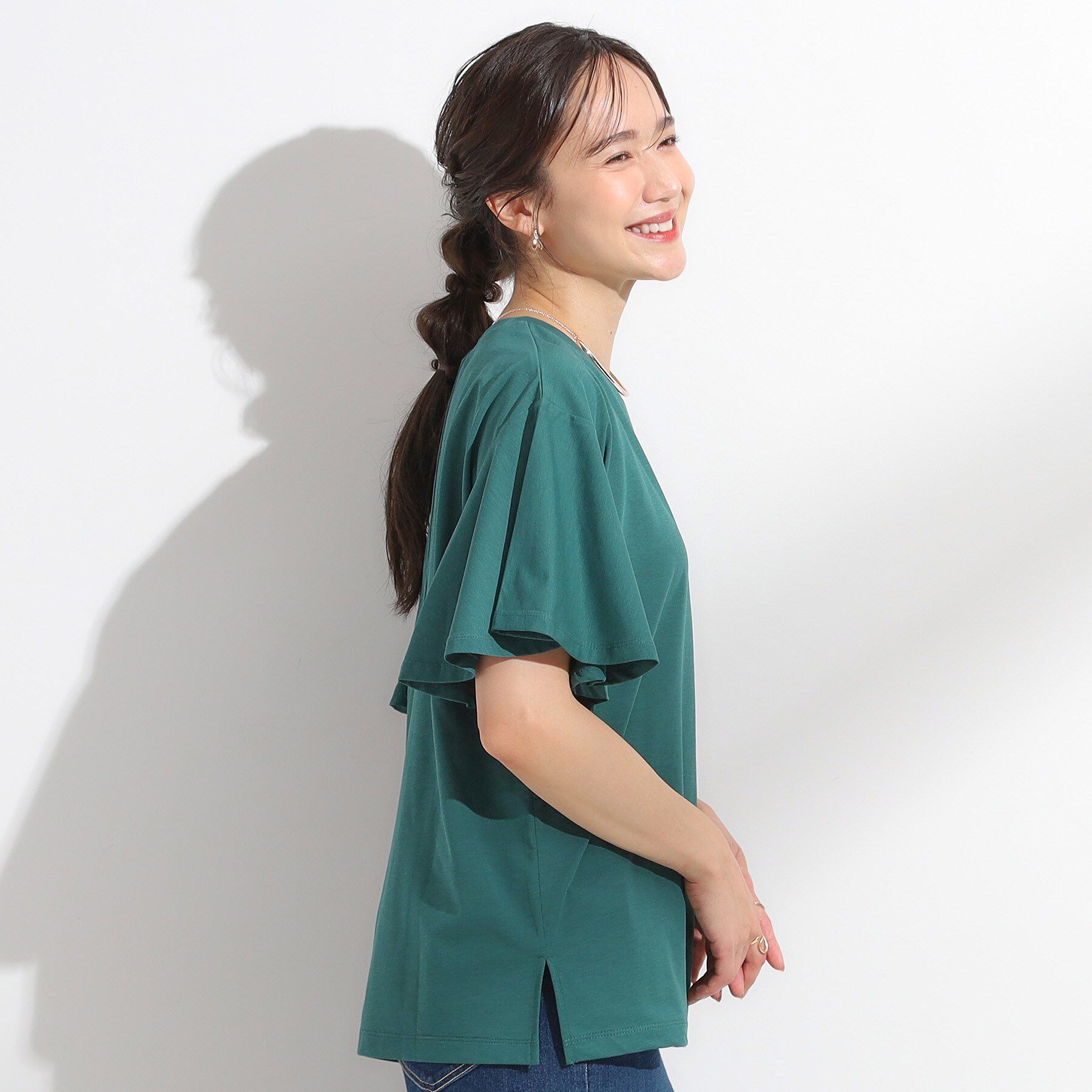 SHOO･LA･RUE「【S-LL/ひんやり/二の腕カバー】華やかさをプラスする お袖フリルTシャツ」|Tシャツ・カットソー|