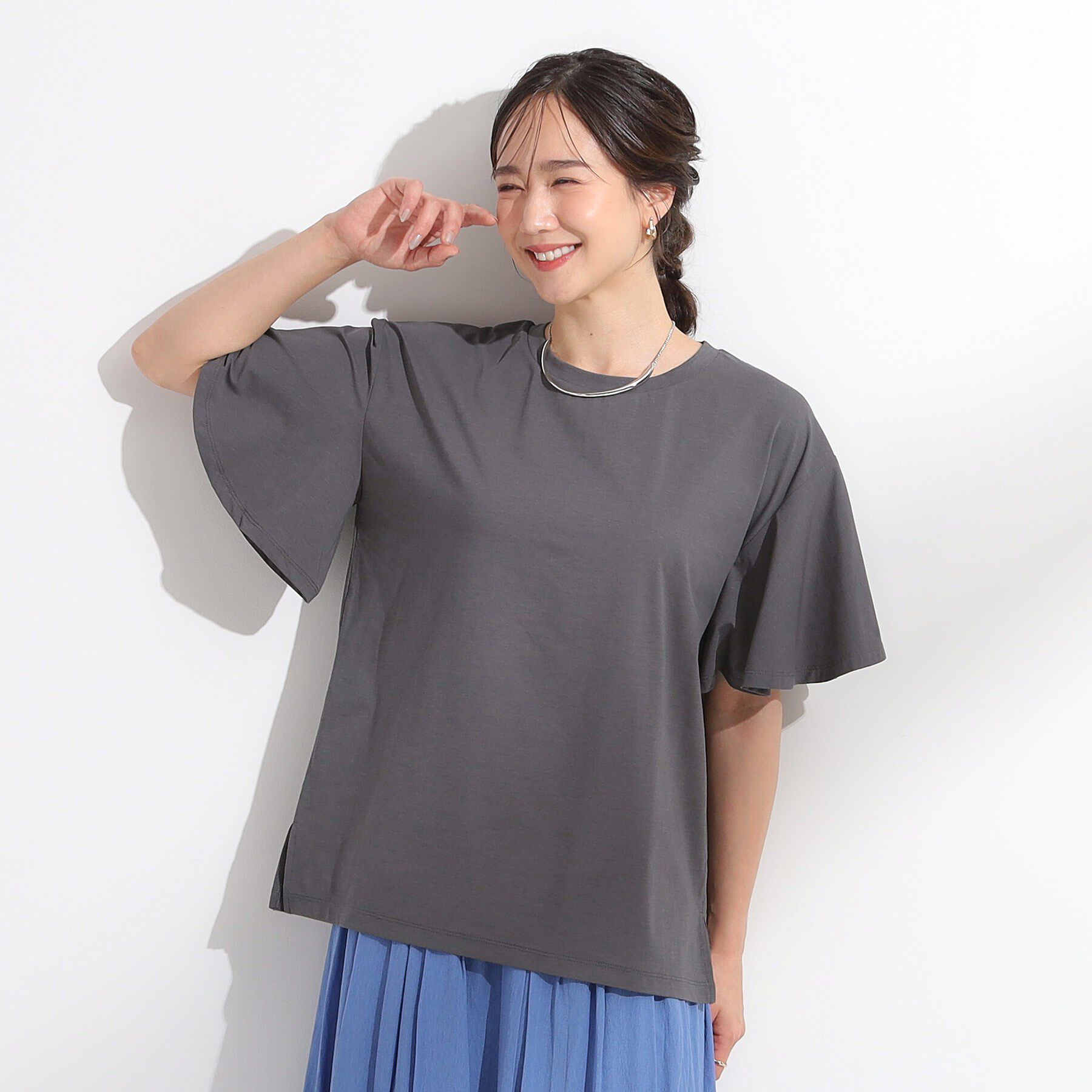 SHOO･LA･RUE「【S-LL/ひんやり/二の腕カバー】華やかさをプラスする お袖フリルTシャツ」|Tシャツ・カットソー|
