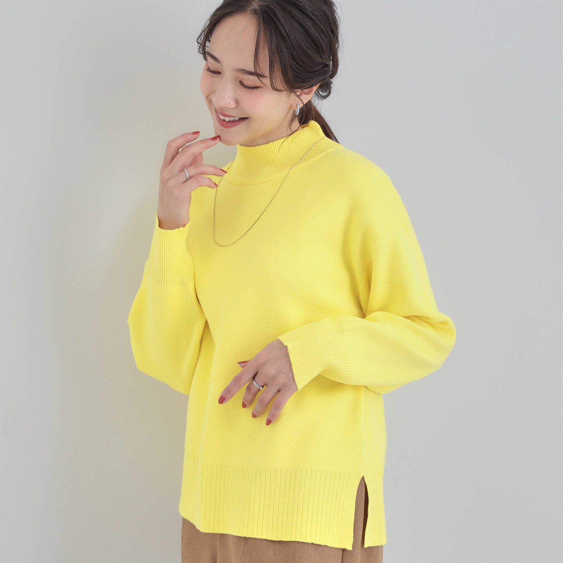 SHOO･LA･RUE「【洗濯機可/S-LL】厚すぎない　ゆったりシンプルもちもちニット」|ニット・セーター|イエロー(032)