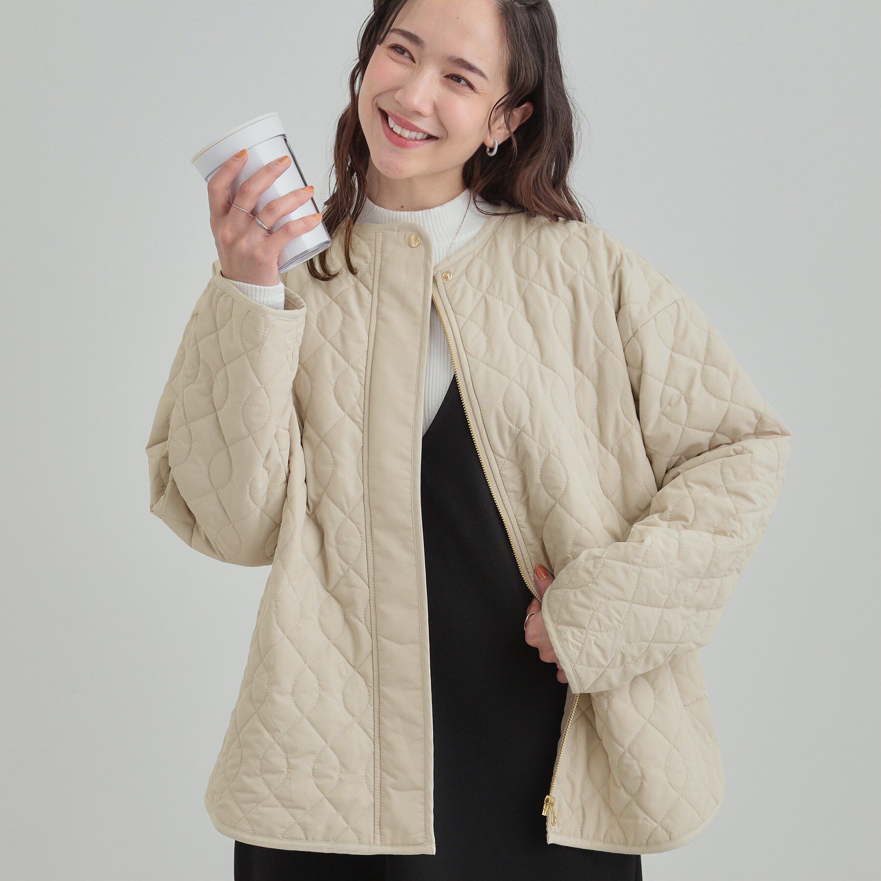 SHOO･LA･RUE「【洗濯機可/S-LL/撥水】ゴールドパーツで上品に 大人が着たい ノーカラーキルトジャケット」|ノーカラージャケット|ベージュ(052)