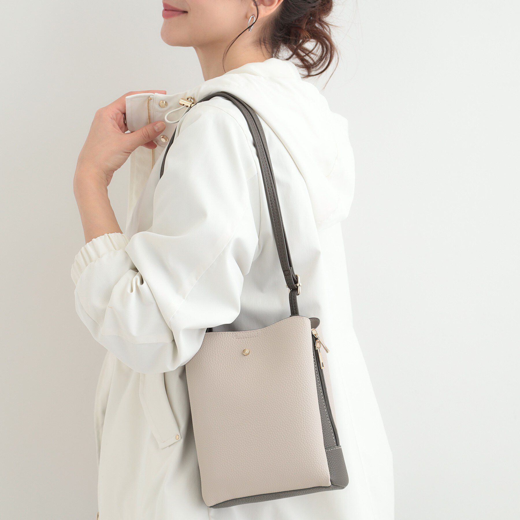 SHOO･LA･RUE「【軽量】見た目よりもたっぷり入る ふわっと軽い3層ショルダー」|ショルダー・メッセンジャー|