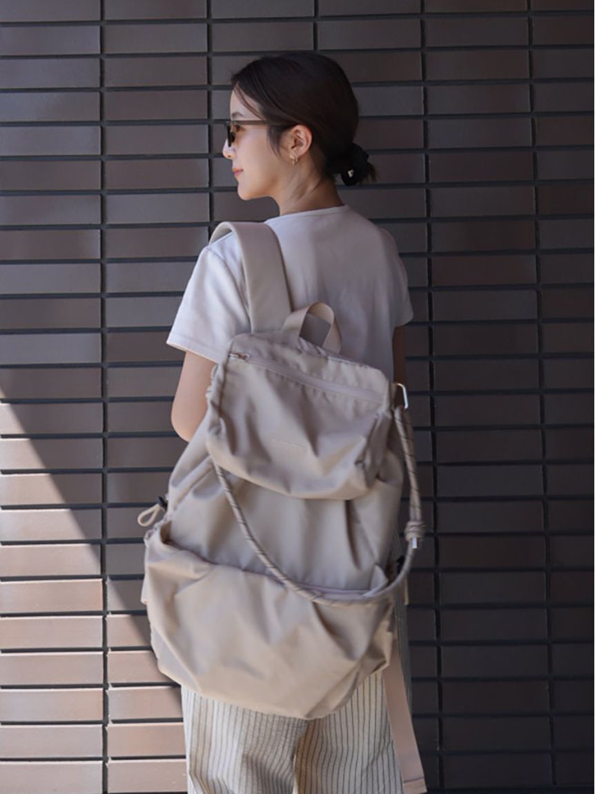 emmi atelier「【ONLINE限定カラーあり】マルチユースバックパック」|リュック|BEG