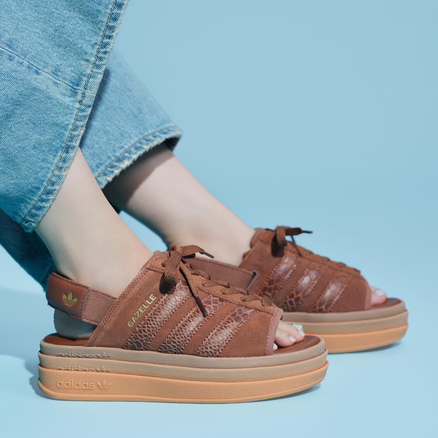 adidas「【ADIDAS】GAZELLE BOLD SANDAL W」|サンダル|ブラウン