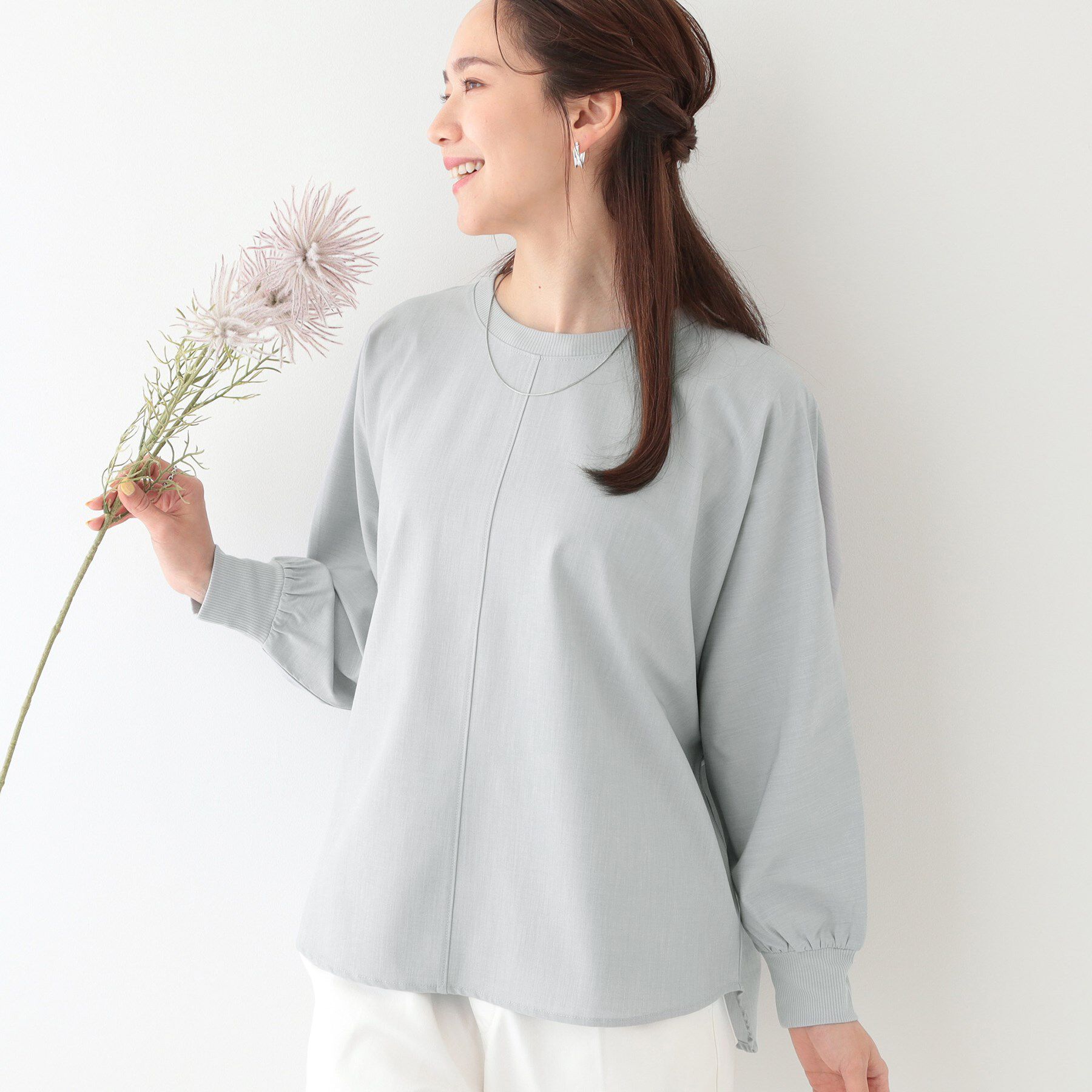 SHOO･LA･RUE「【高レビュー/洗える/洗濯後シワになりにくい/体型カバー】お袖ゆったり さらさらドルマンブラウス」|シャツ・ブラウス|ライトグレー(011