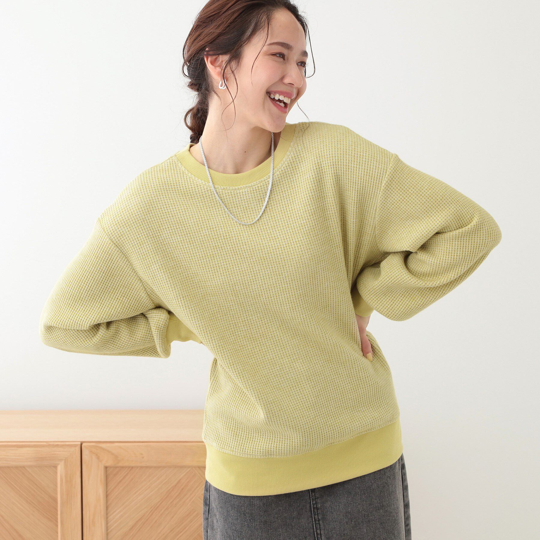 SHOO･LA･RUE「【洗える/S-LL/前後2WAY】きらっと光るラメが目を惹く ワッフルトップス」|Tシャツ・カットソー|イエロー(031)